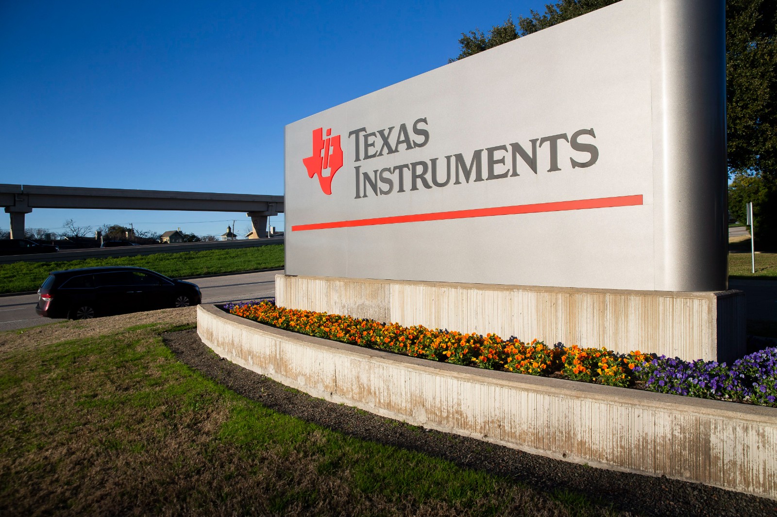 TEXAS INSTRUMENTS.jpeg